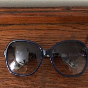 Meet your Posher, Bobbie